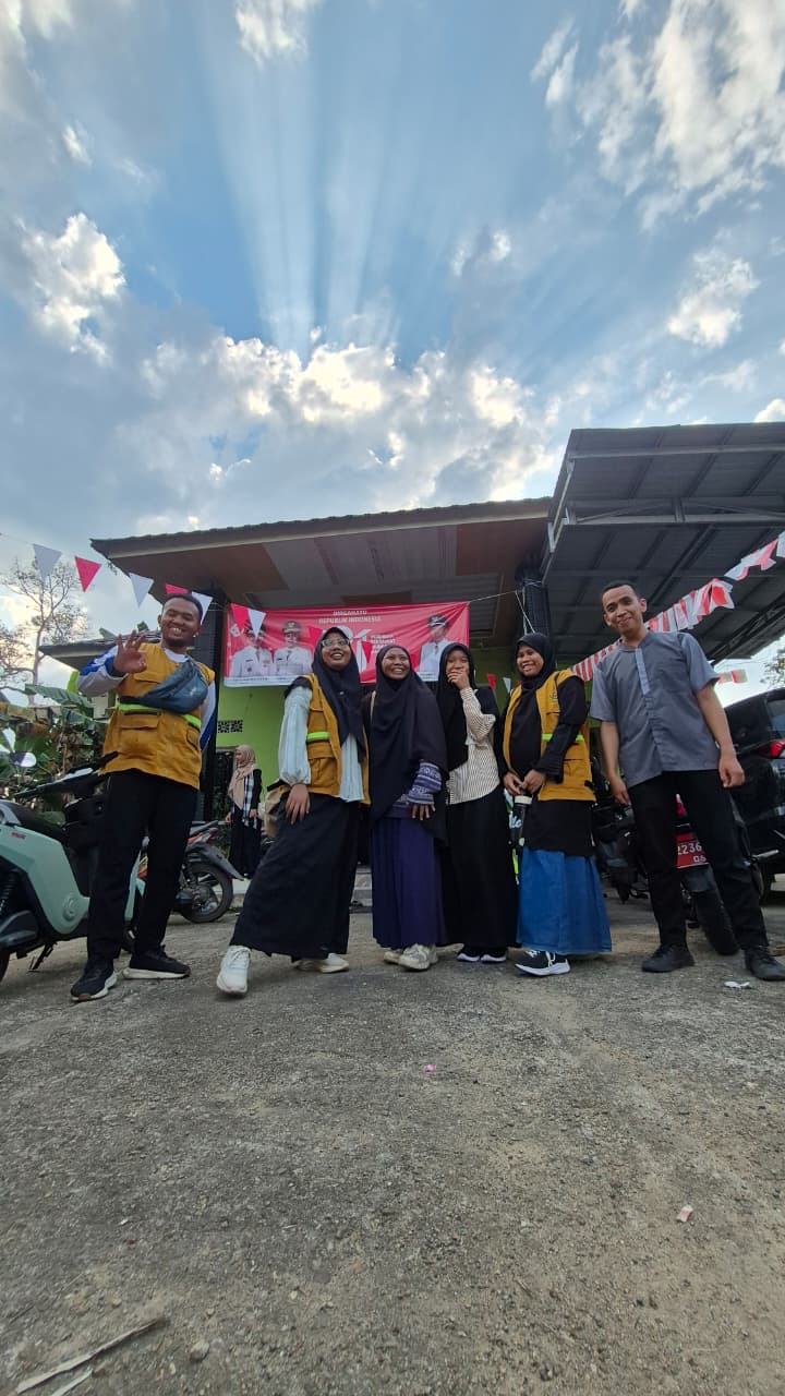 16 Personel SATT Jalani Live In di Desa Simpung Layung, Guru Belajar dan Bersosialisasi Bersama Masyarakat